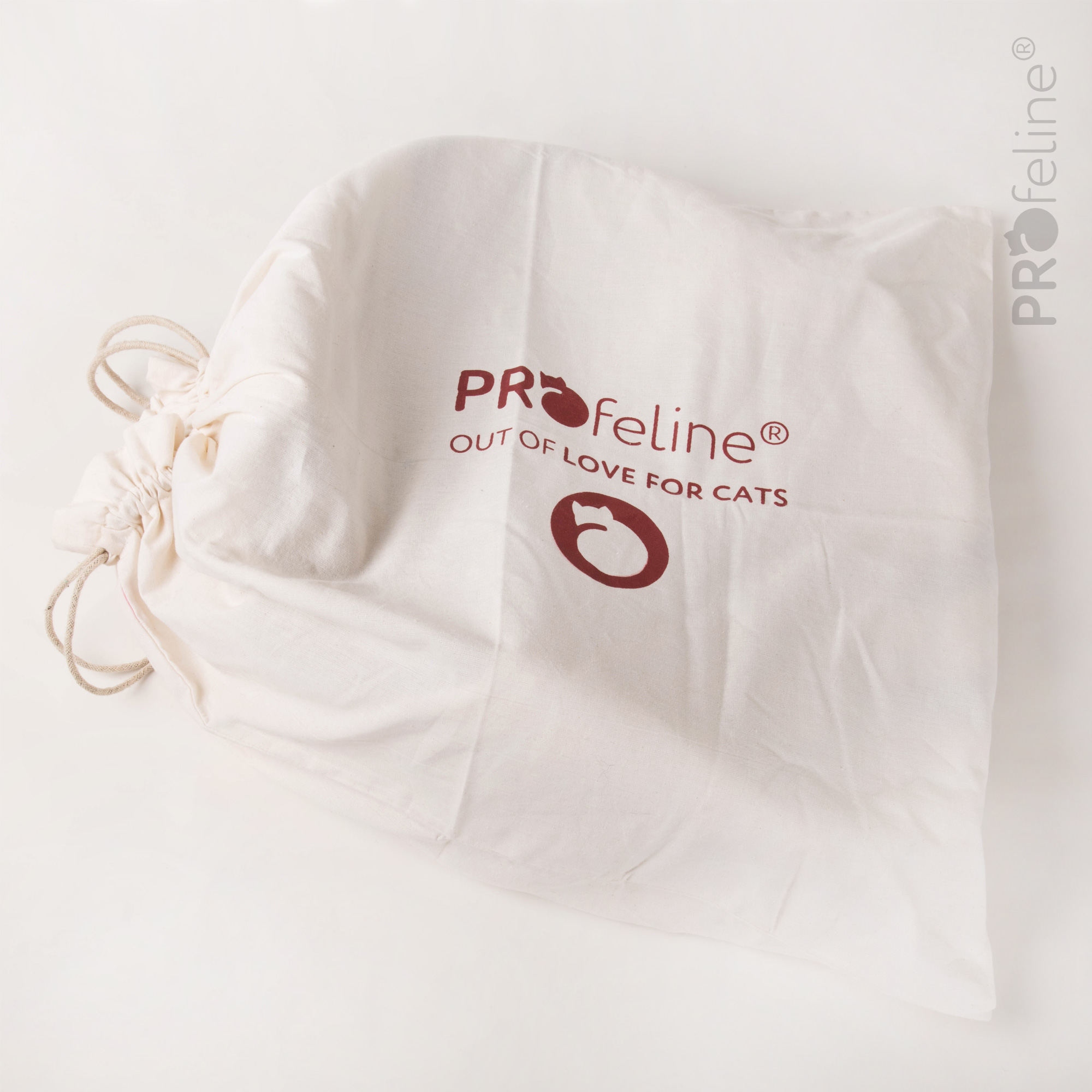 Katzenhöhlen aus Filz nachhaltig verpackt