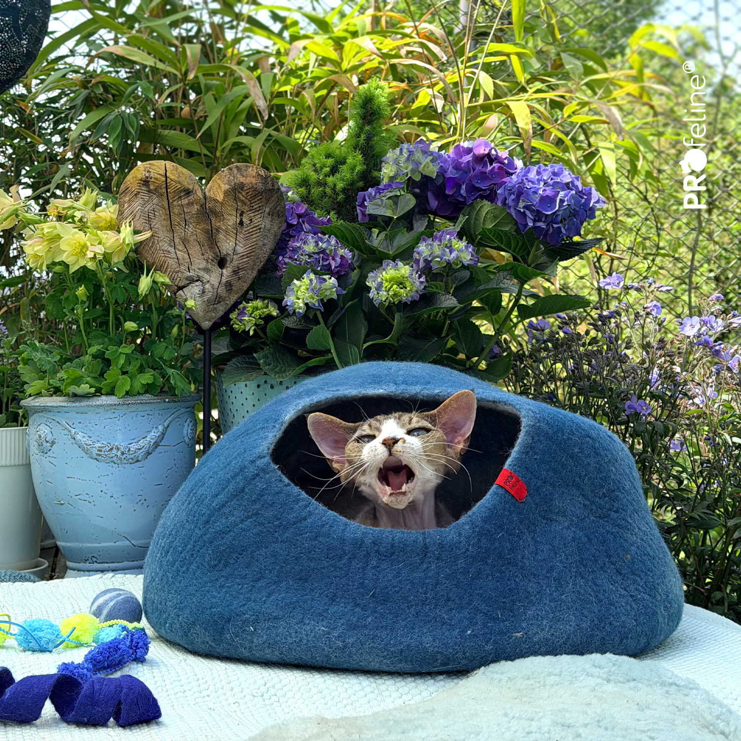 Felted Cat Cave Blue